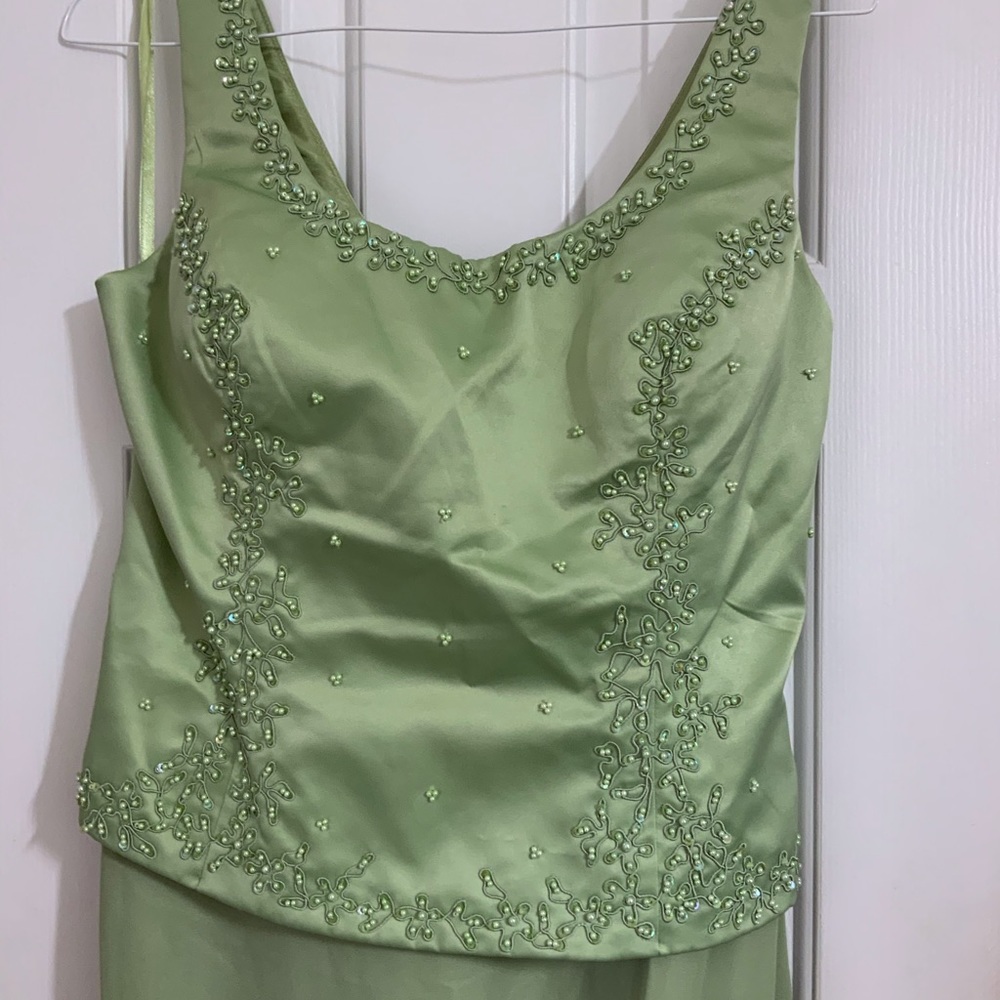 ASPEED GREEN DRESS. - Picture 4 of 10
